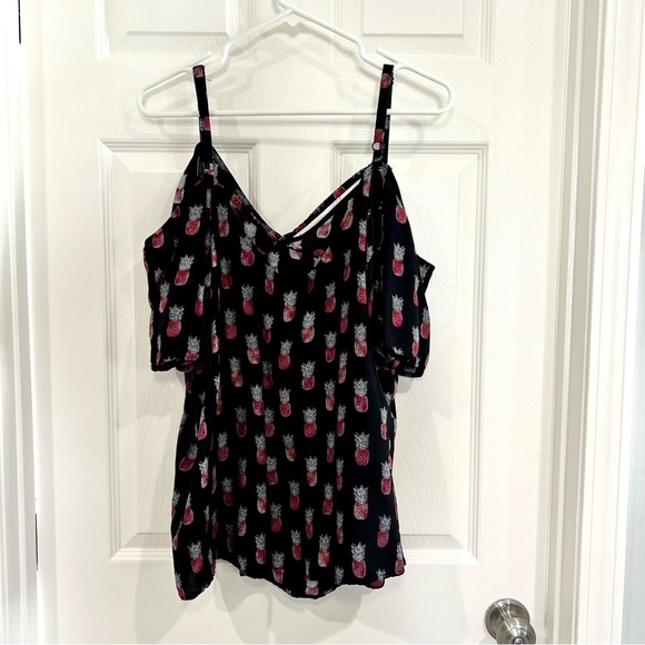 Torrid Women Black Pineapple Print Lightweight Blouse Sz 2  Off Cold Shoulder - Picture 9 of 12
